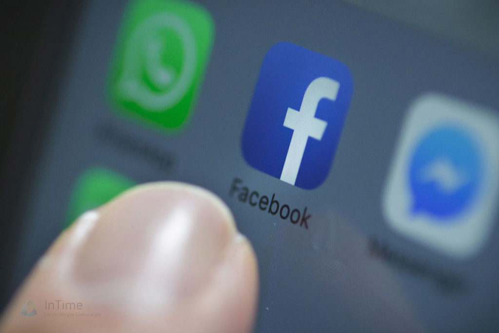 italiani facebook whatsapp