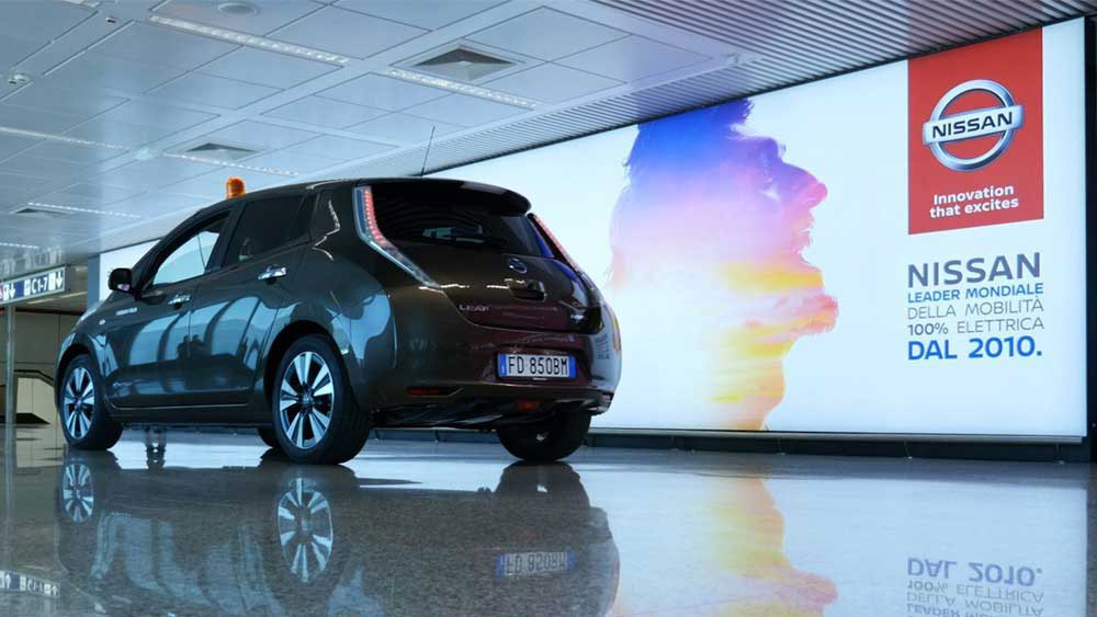Nissan Leaf elettrica sociale fiumicino