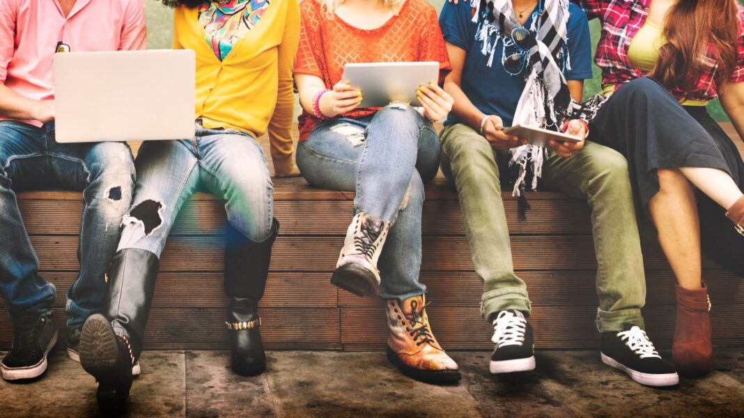 Gli adolescenti tra digitale, gaming e social media nel 2023