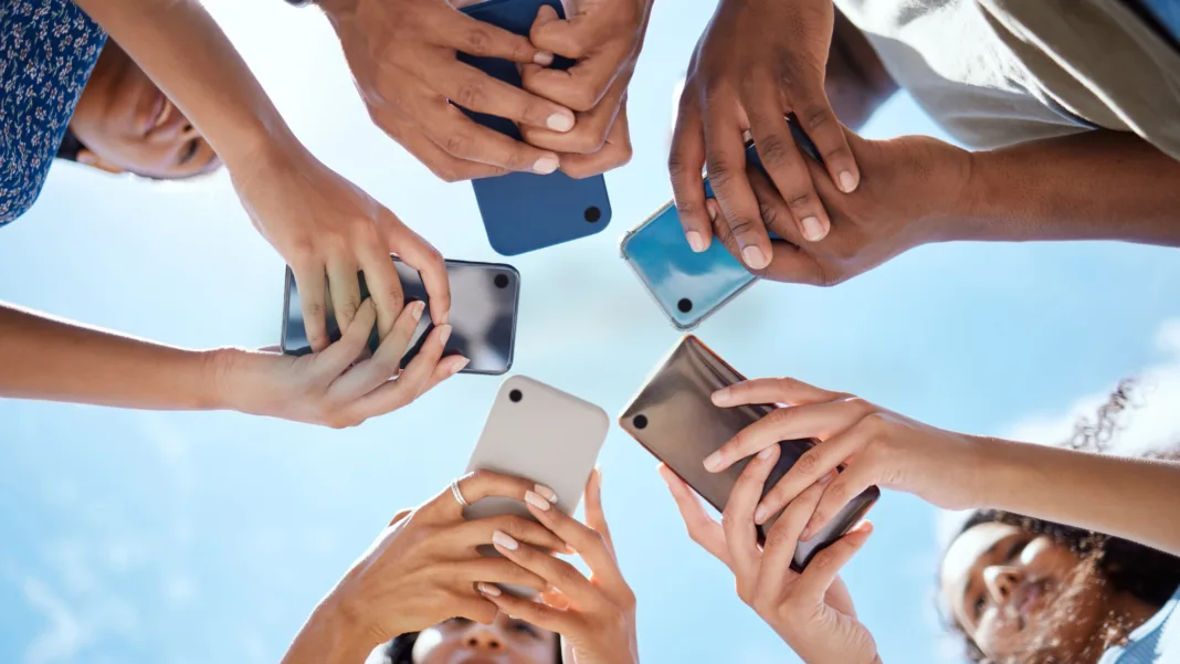 Schermi Futuri, il rapporto tra la Gen Z e i social media