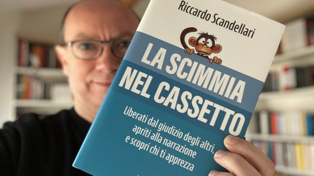 La scimmia nel cassetto, il nuovo libro di Riccardo Scandellari
