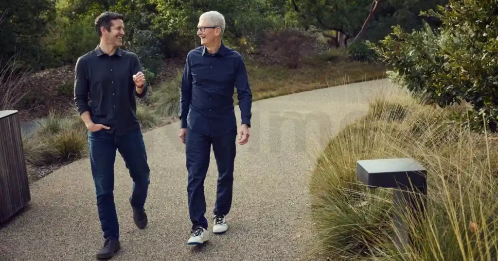 Tim Cook e John Ternus
